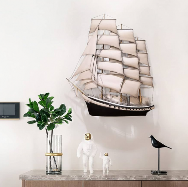 Aksen kapal atau layar sebagai dekorasi dinding